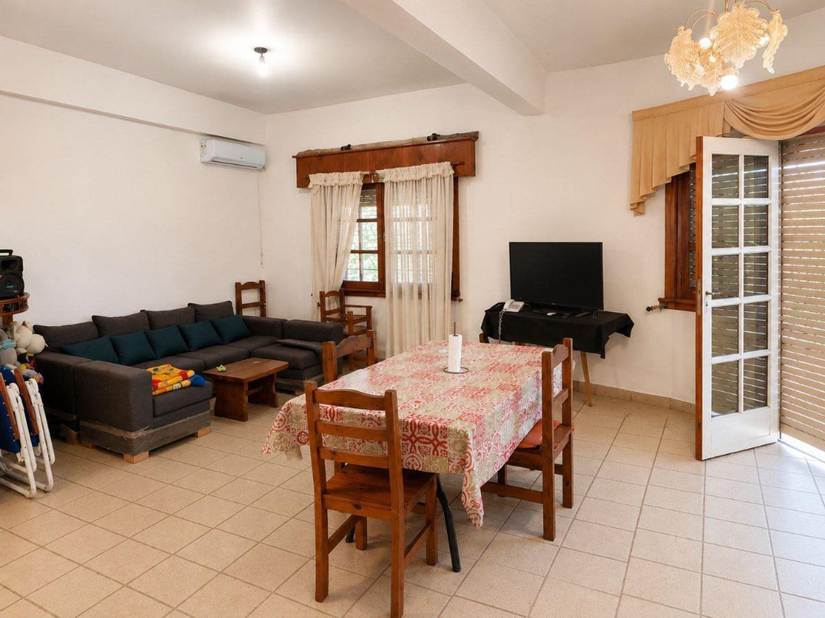Foto de OPORTUNIDAD EN ESQUINA – CASA + LOCAL CON COCHERA, imagen 1
