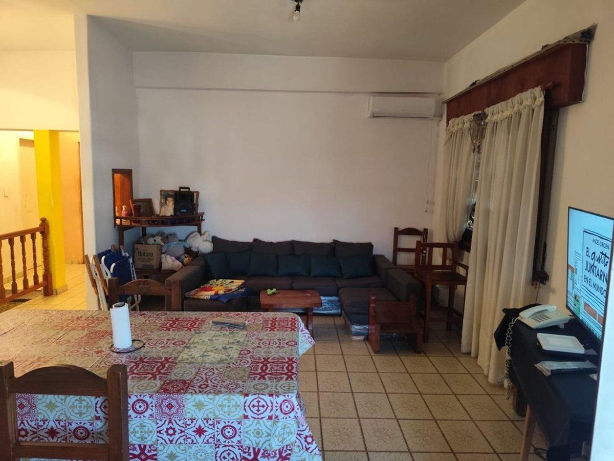 Foto de OPORTUNIDAD EN ESQUINA – CASA + LOCAL CON COCHERA, imagen 2