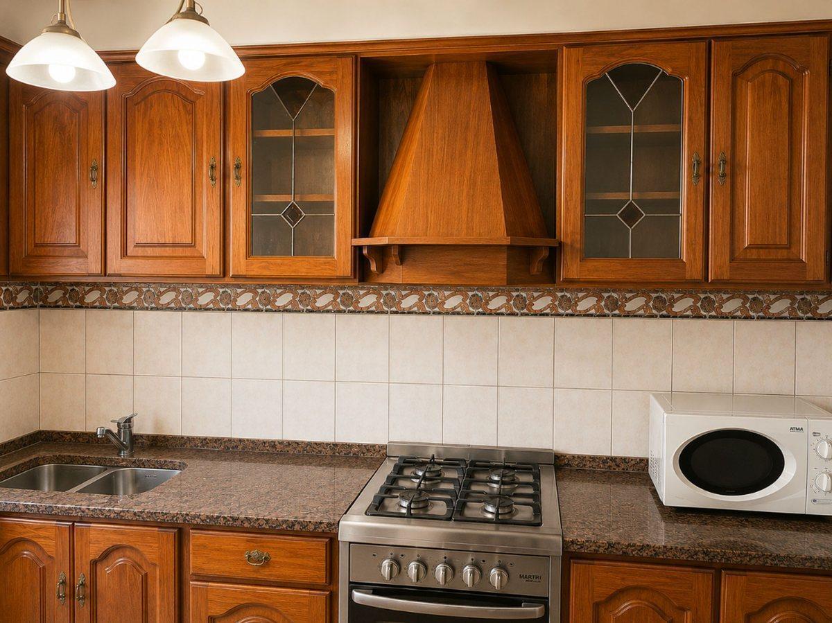 Foto de OPORTUNIDAD EN ESQUINA – CASA + LOCAL CON COCHERA, imagen 5