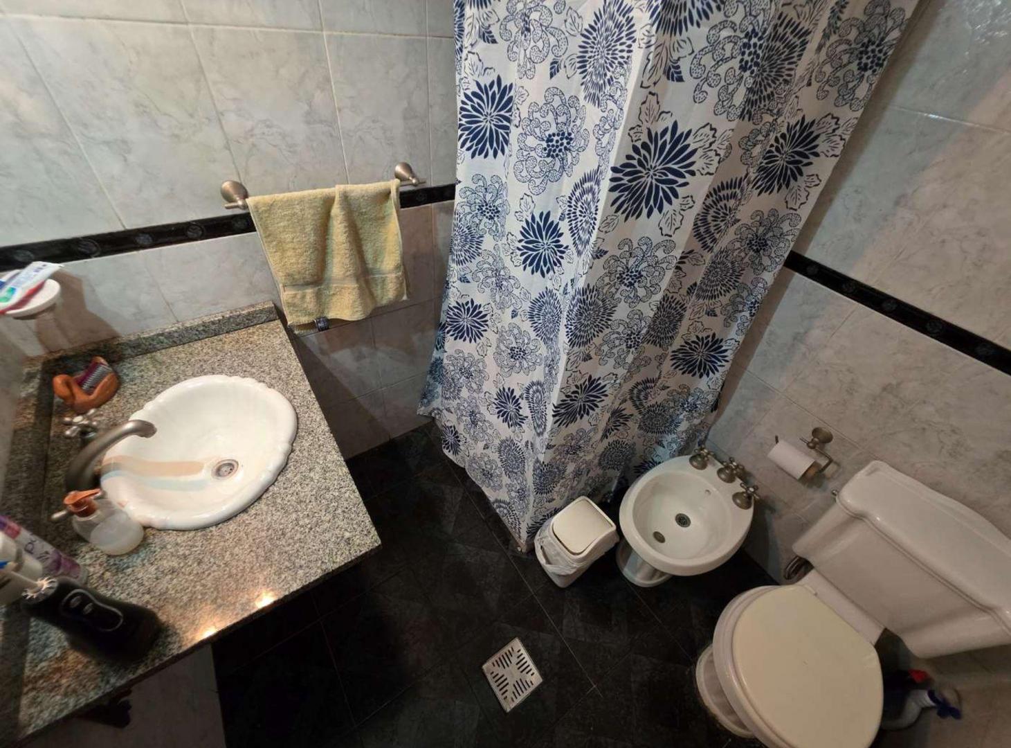 Foto de CASA 5 AMBIENTES CON COCHERA EN QUILMES, imagen 4