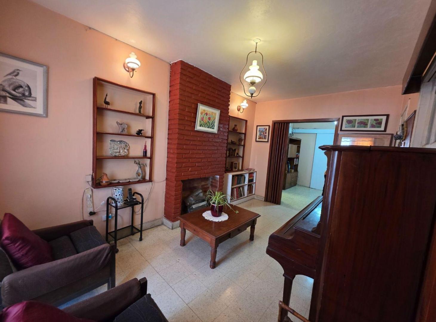 Foto de CASA 5 AMBIENTES CON COCHERA EN QUILMES, imagen 2