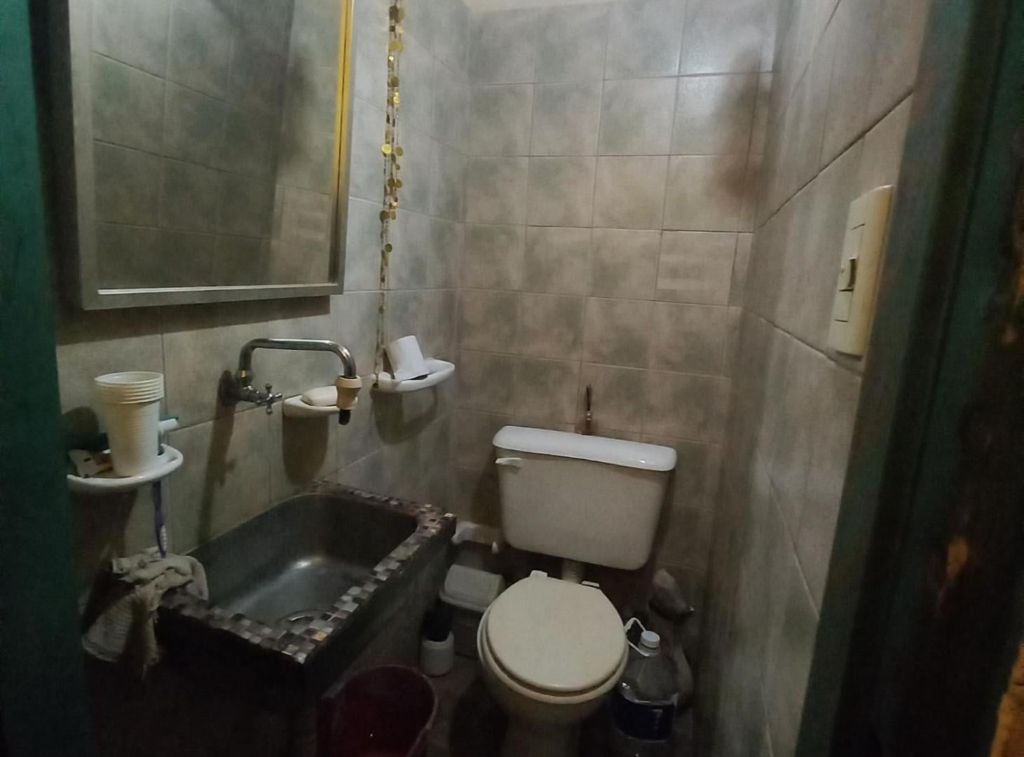 Foto de LOCAL EN VENTA EN BERAZATEGUI SOBRE CALLE 148, imagen 2