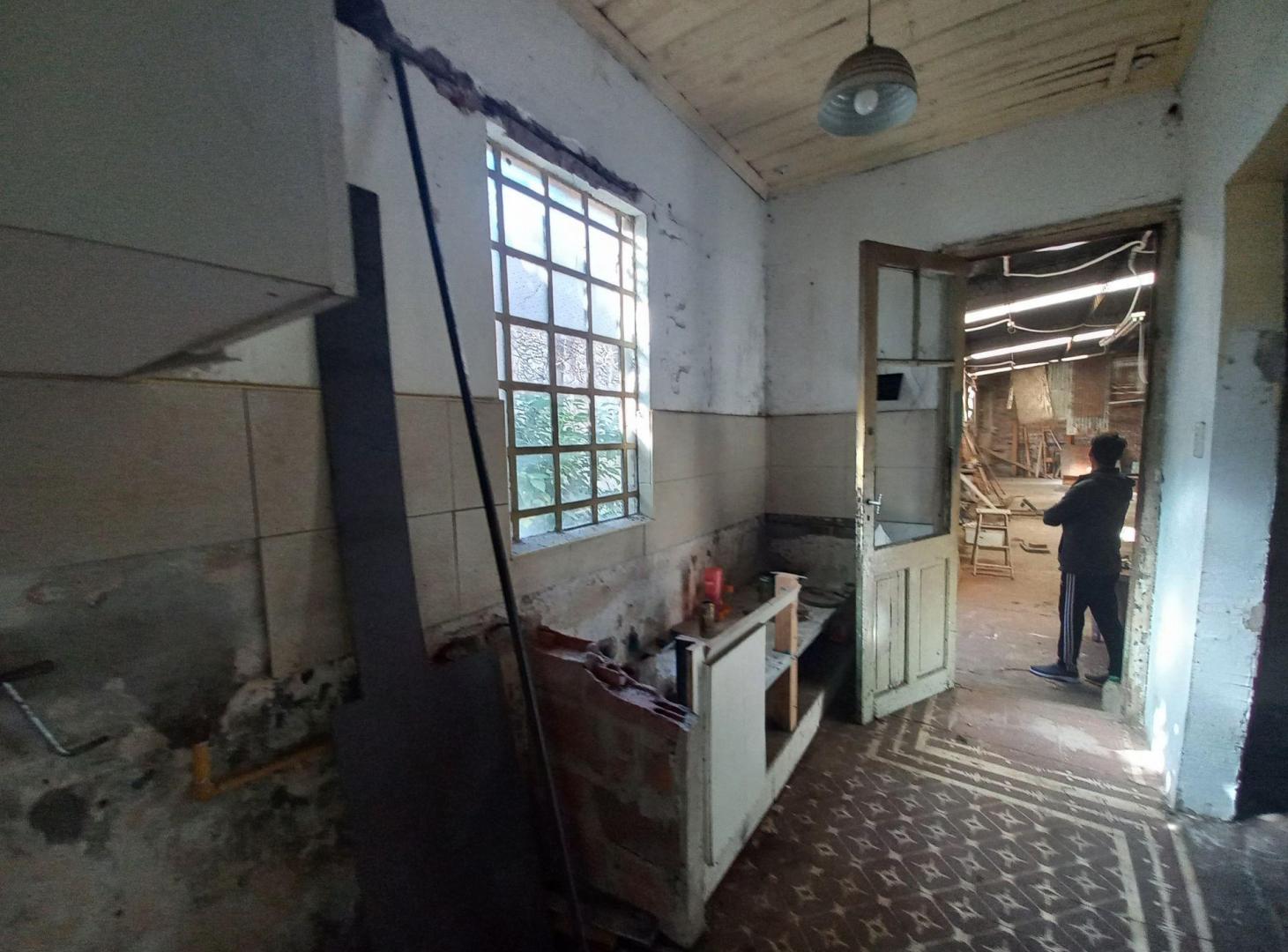 Foto de CASA EN VENTA C/ GALPON A UNA CUADRA DE MITRE, imagen 4