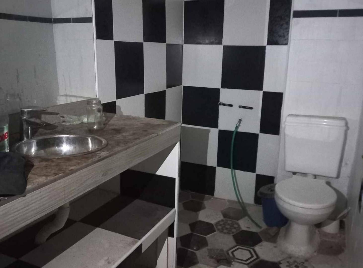 Foto de CASA EN VENTA C/ GALPON A UNA CUADRA DE MITRE, imagen 5