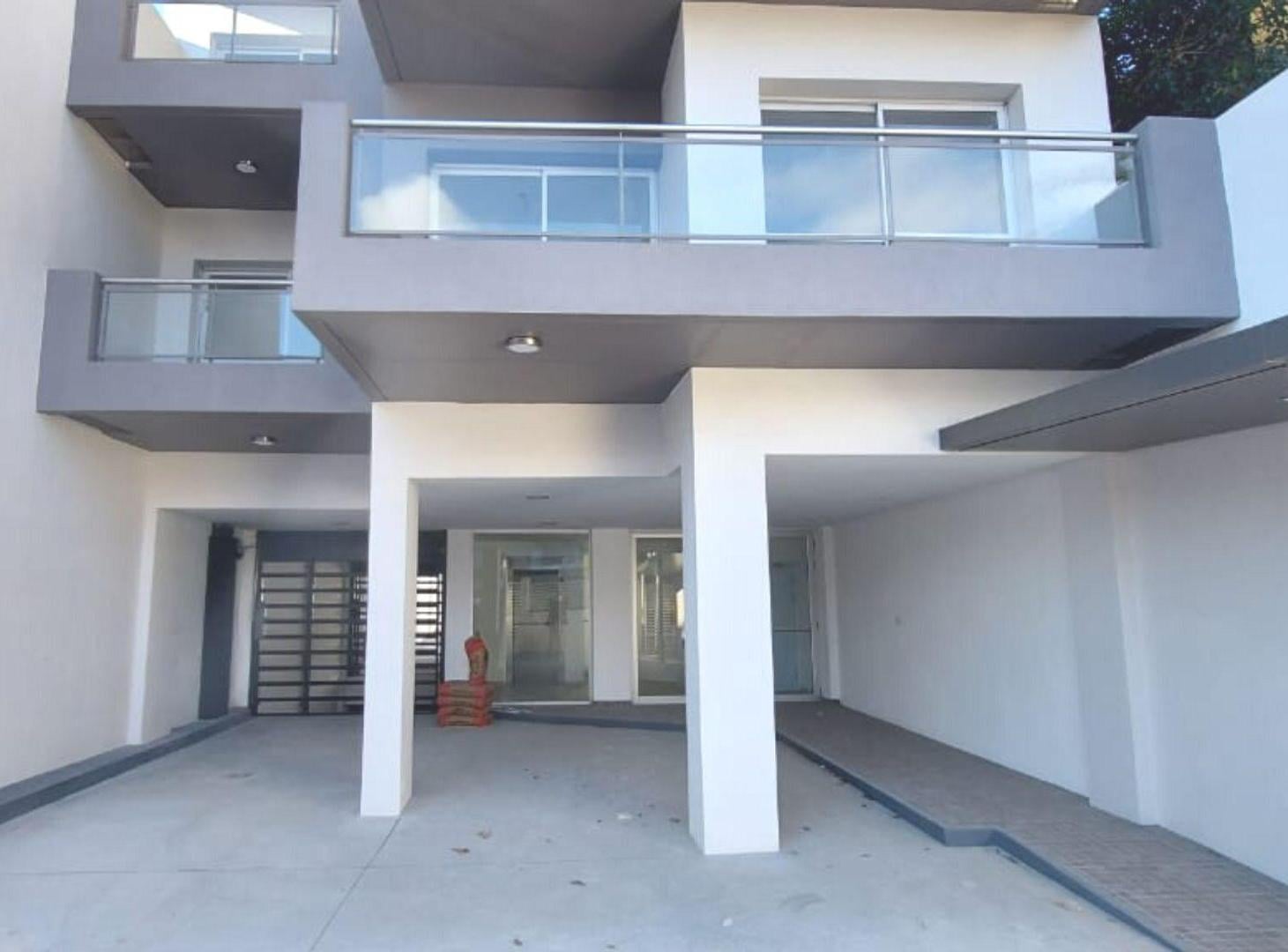 Foto de ALQUILER DEPARTAMENTO 2 AMB COCHERA. BERNAL CENTRO, imagen 2
