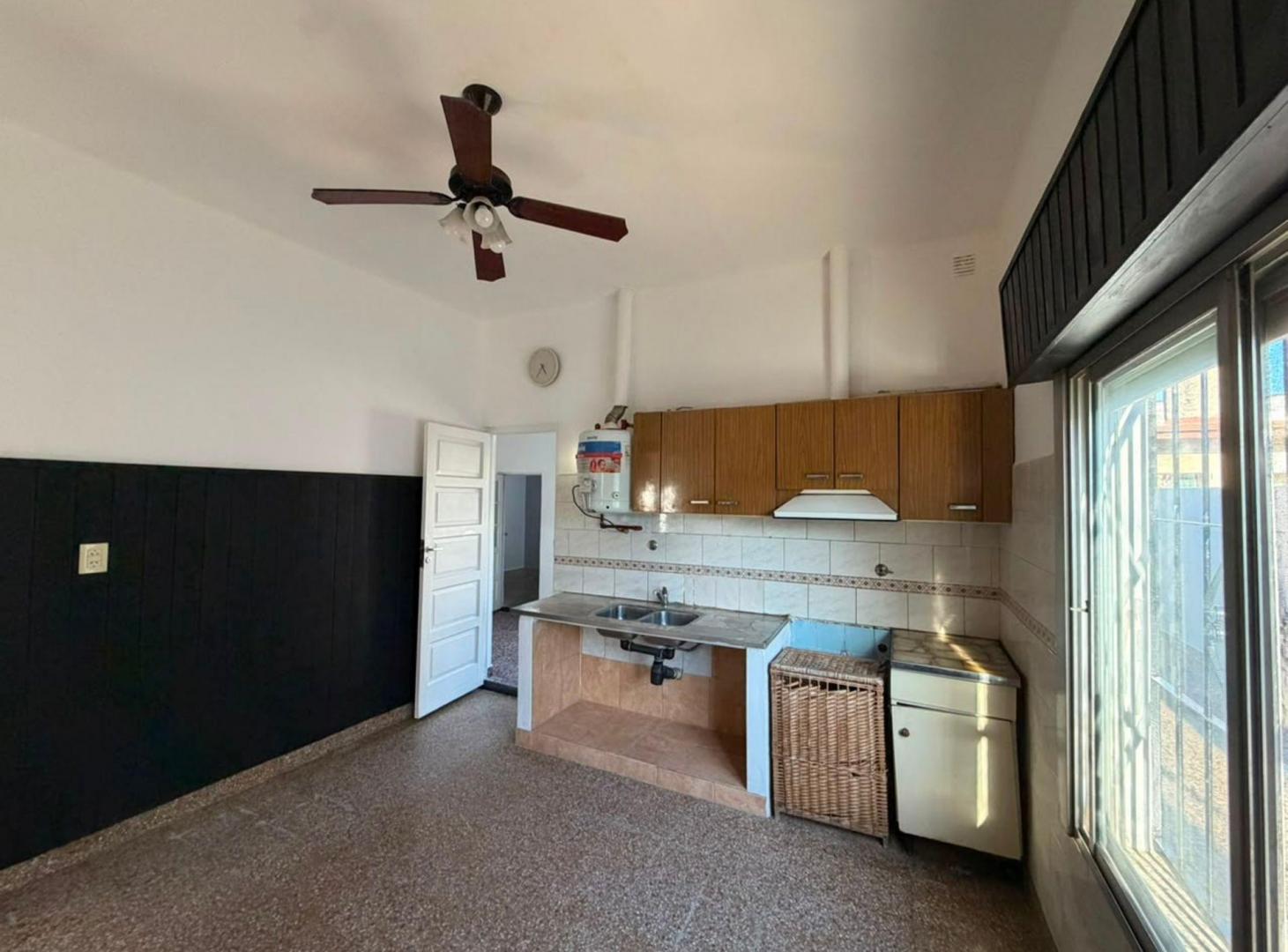Foto de VENTA CASA 3 AMBIENTES CON COHERA EN EZPELETA, imagen 1