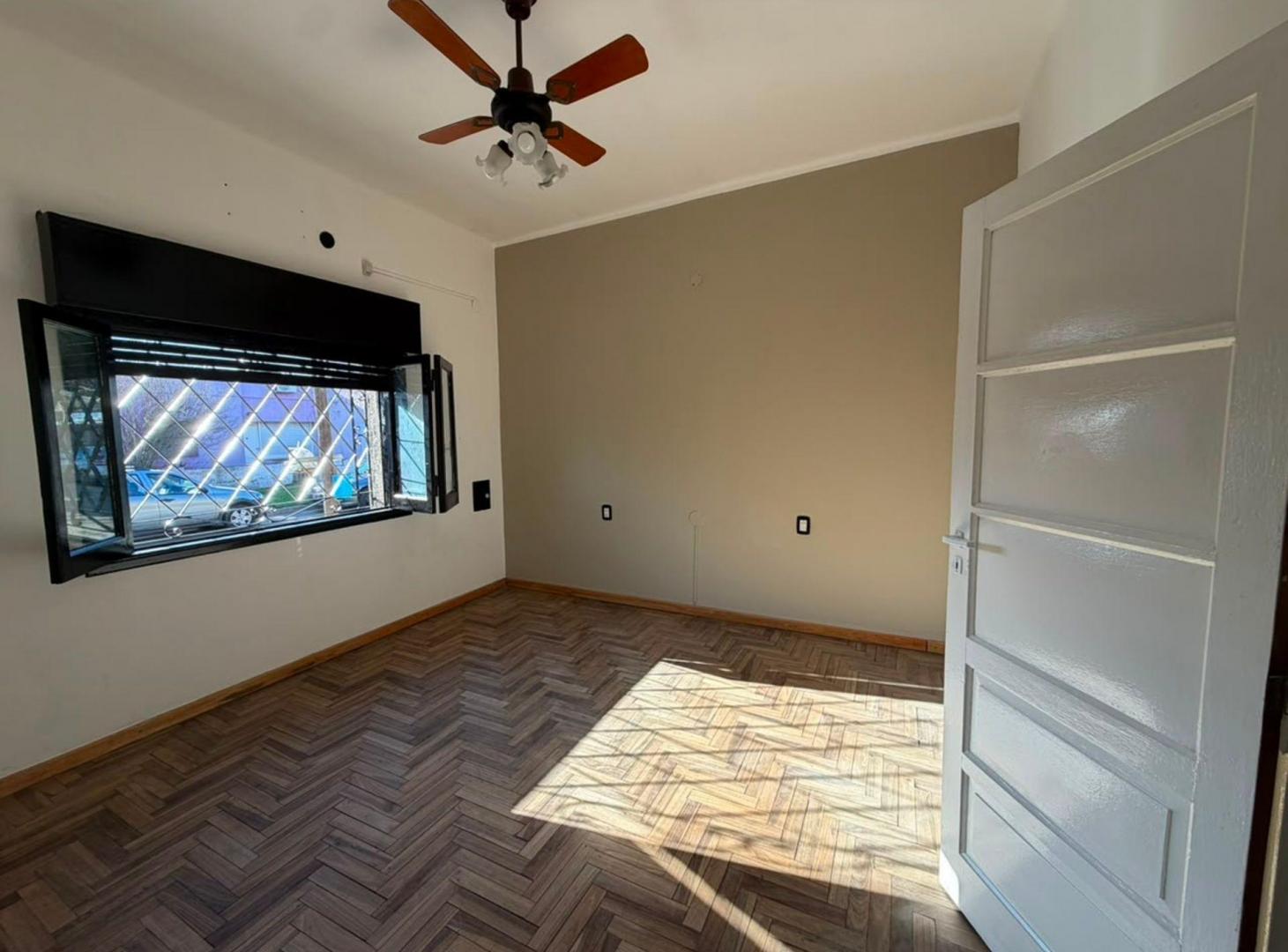 Foto de VENTA CASA 3 AMBIENTES CON COHERA EN EZPELETA, imagen 3