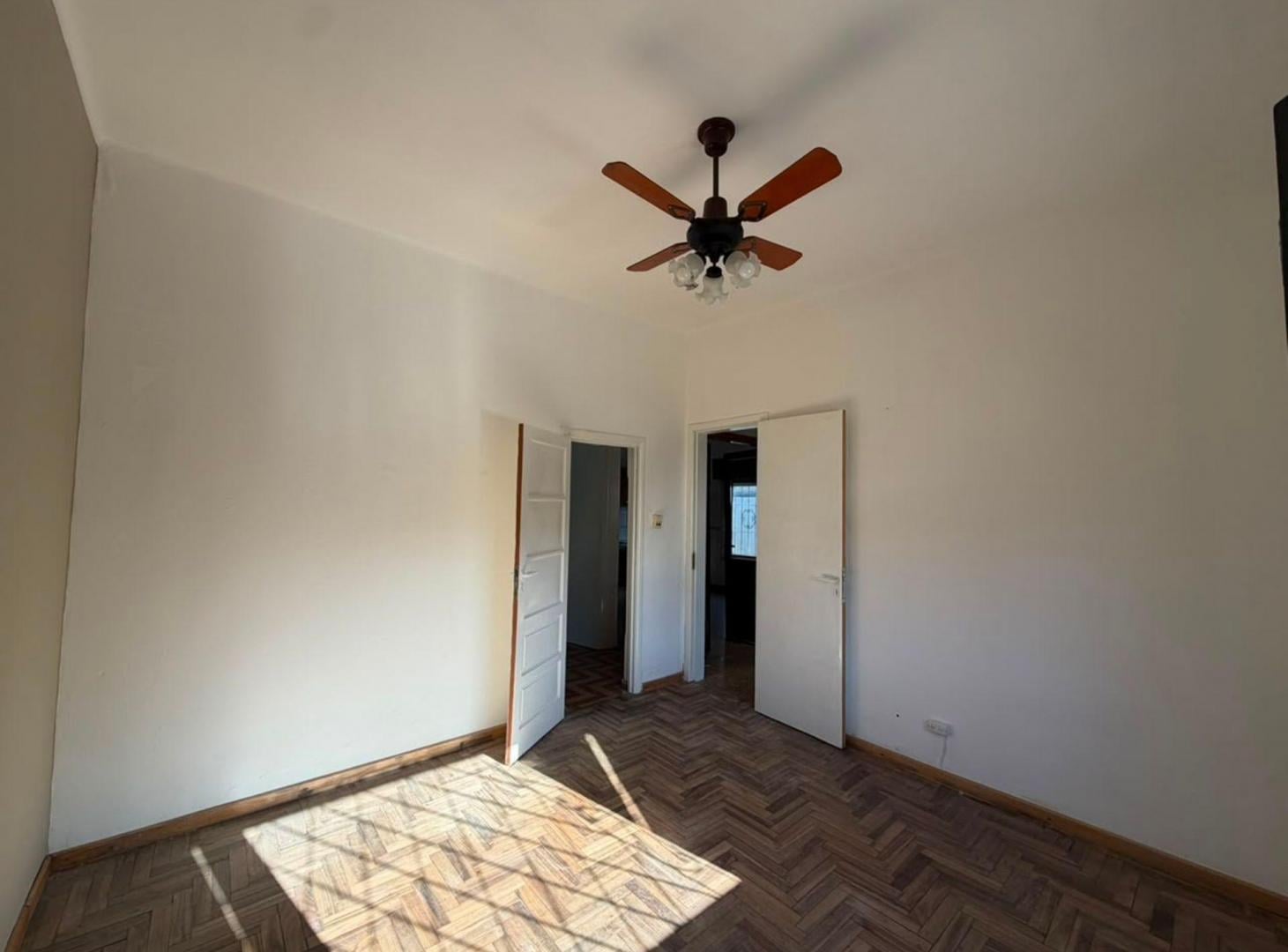 Foto de VENTA CASA 3 AMBIENTES CON COHERA EN EZPELETA, imagen 5