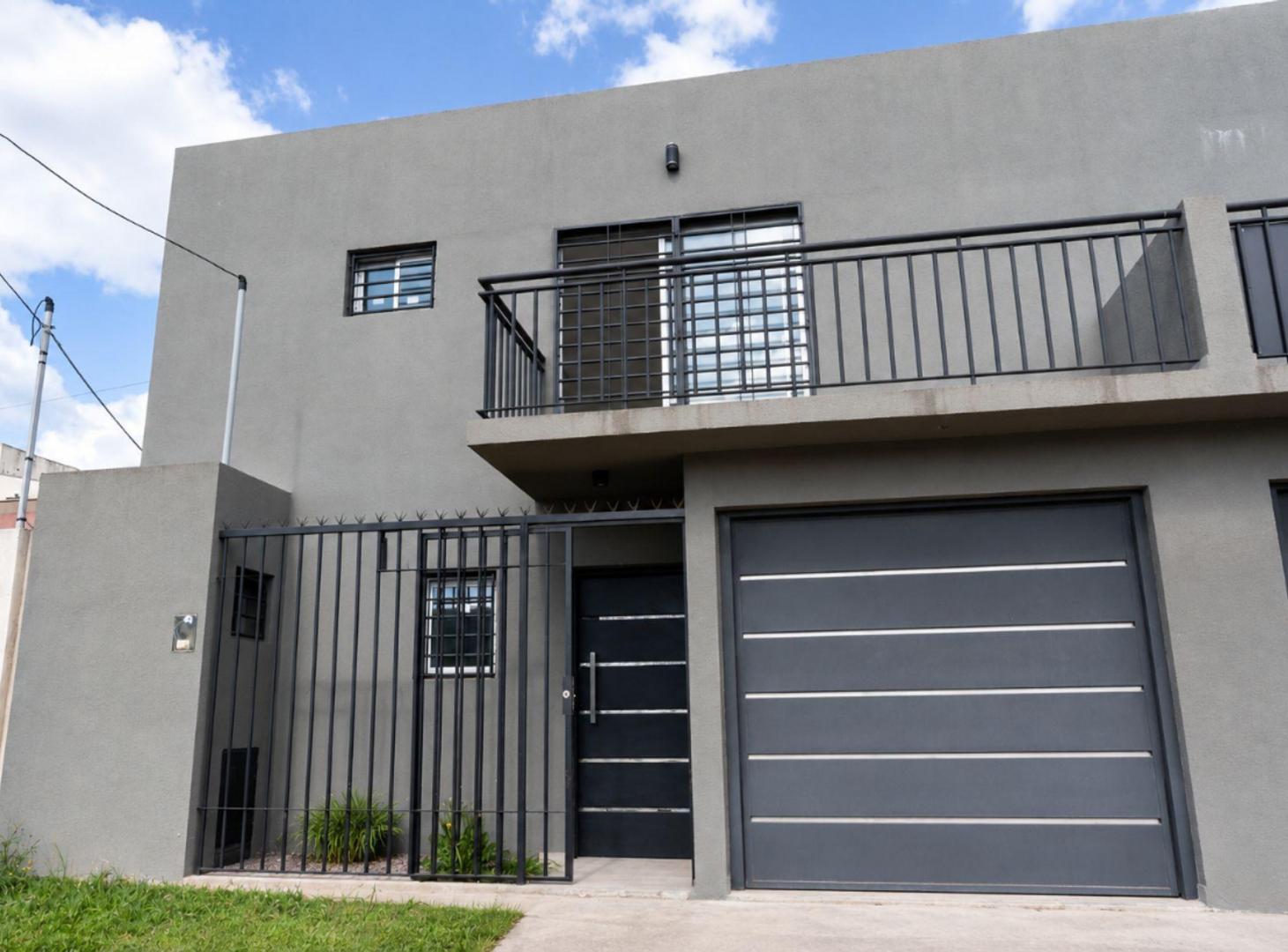 Foto de VENTA DUPLEX 4 AMB. A ESTRENAR COCHERA-BERAZATEGUI, imagen 4