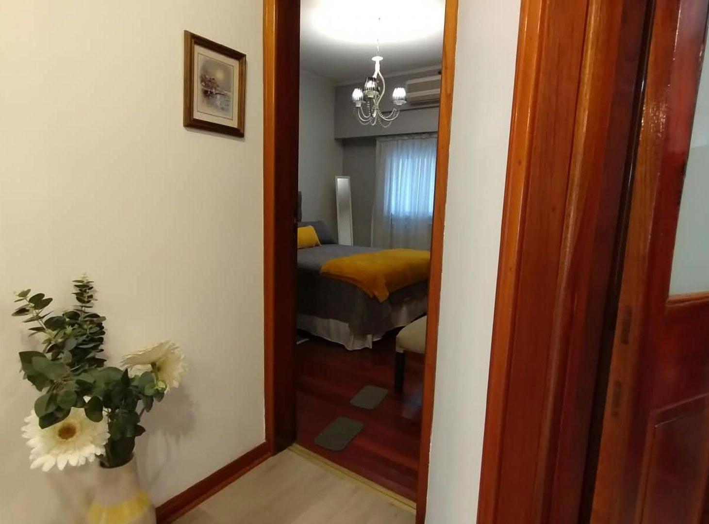 Foto de Venta casa con jardín, quincho y pileta en Quilmes, imagen 5