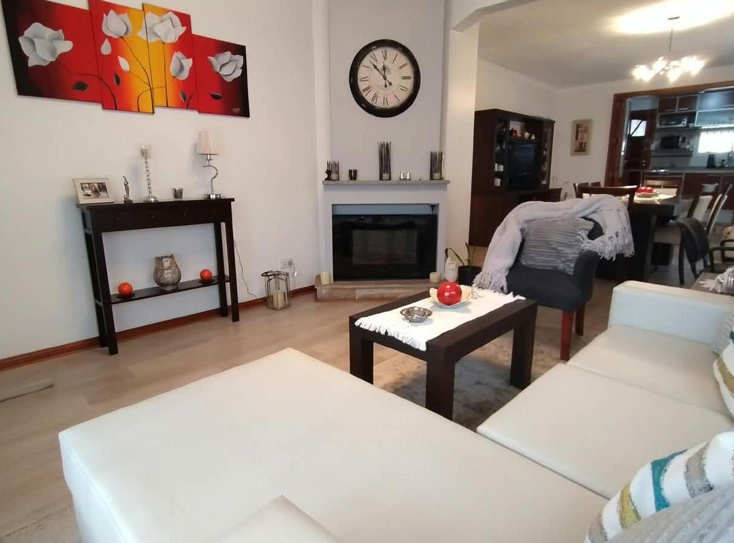 Foto de Venta casa con jardín, quincho y pileta en Quilmes, imagen 4