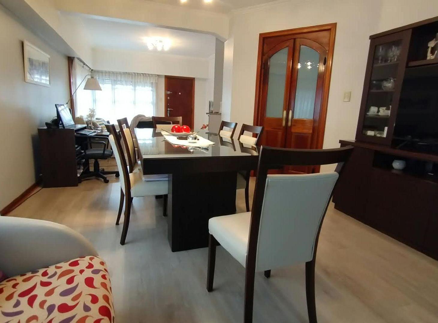 Foto de Venta casa con jardín, quincho y pileta en Quilmes, imagen 3
