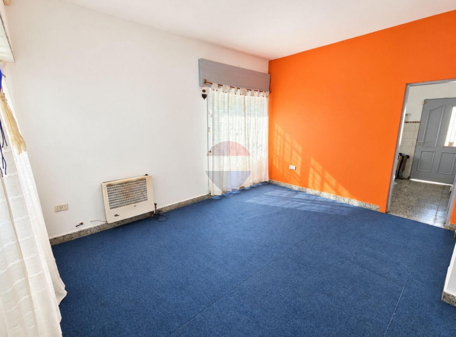 Foto de VENTA CASA 3 AMB CON COCHERA, PARQUE Y PILETA, imagen 2
