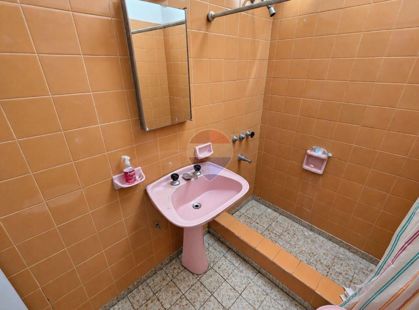 Foto de VENTA CASA 3 AMB CON COCHERA, PARQUE Y PILETA, imagen 4