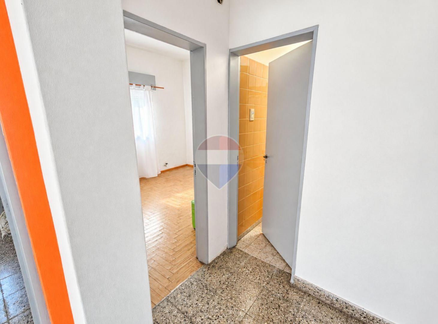 Foto de VENTA CASA 3 AMB CON COCHERA, PARQUE Y PILETA, imagen 3