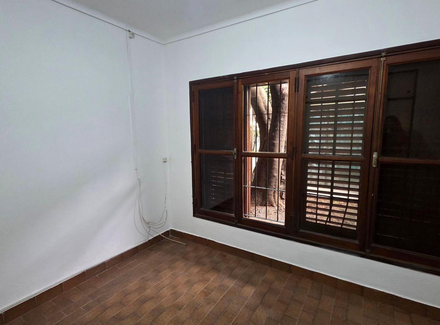 Foto de VENTA CASA 3AMB COCHERA JARDÍN EZPELETA QUILMES, imagen 2