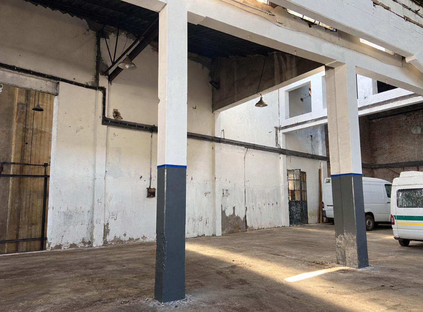 Foto de VENTA GALPÓN 1200 M2 EN BERNAL, imagen 2
