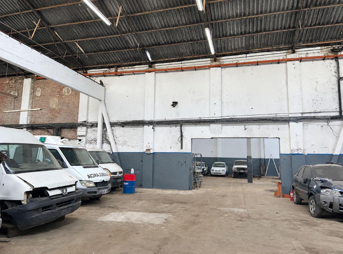 Foto de VENTA GALPÓN 1200 M2 EN BERNAL, imagen 1