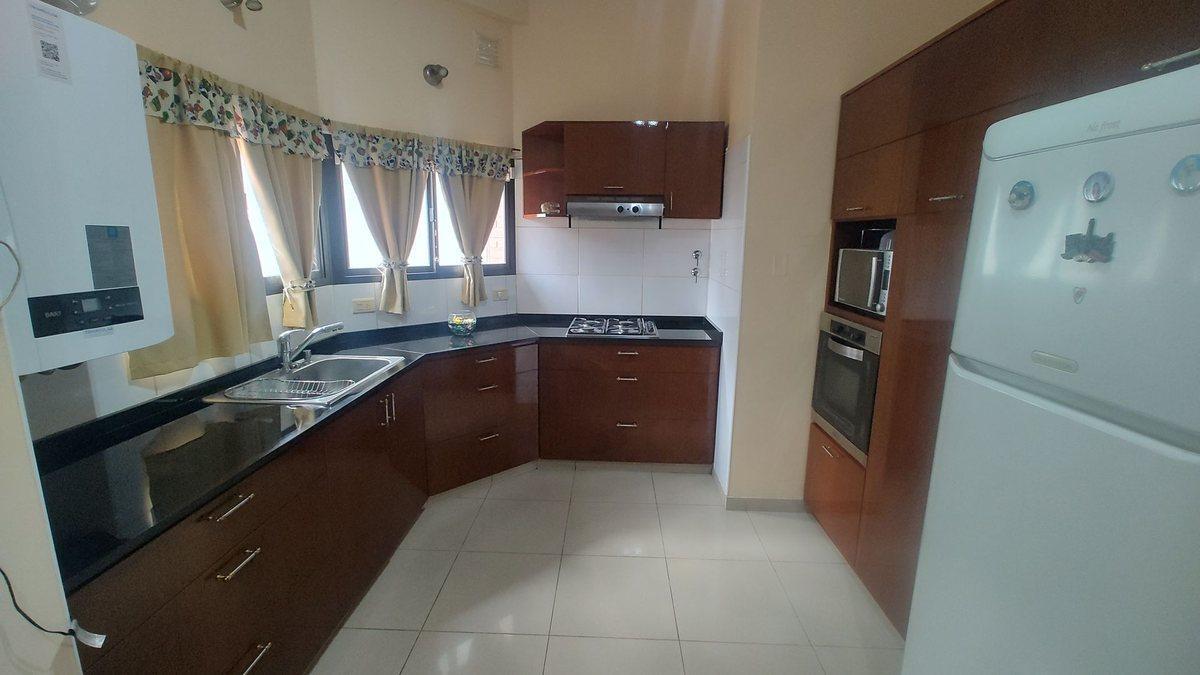 Foto de VENTA CASA CHALET 4 AMB SARANDI, imagen 1