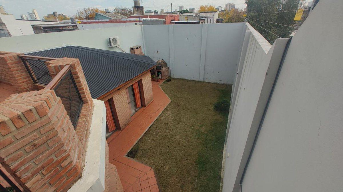 Foto de VENTA CASA CHALET 4 AMB SARANDI, imagen 2