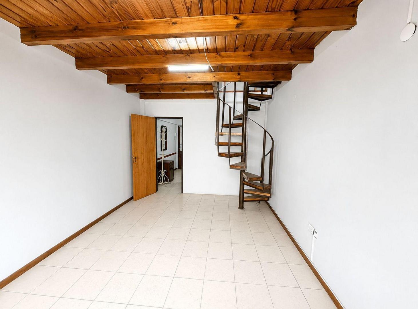 Foto de VENTA OFICINA CON COCHERA EN VARELA CENTRO, imagen 1