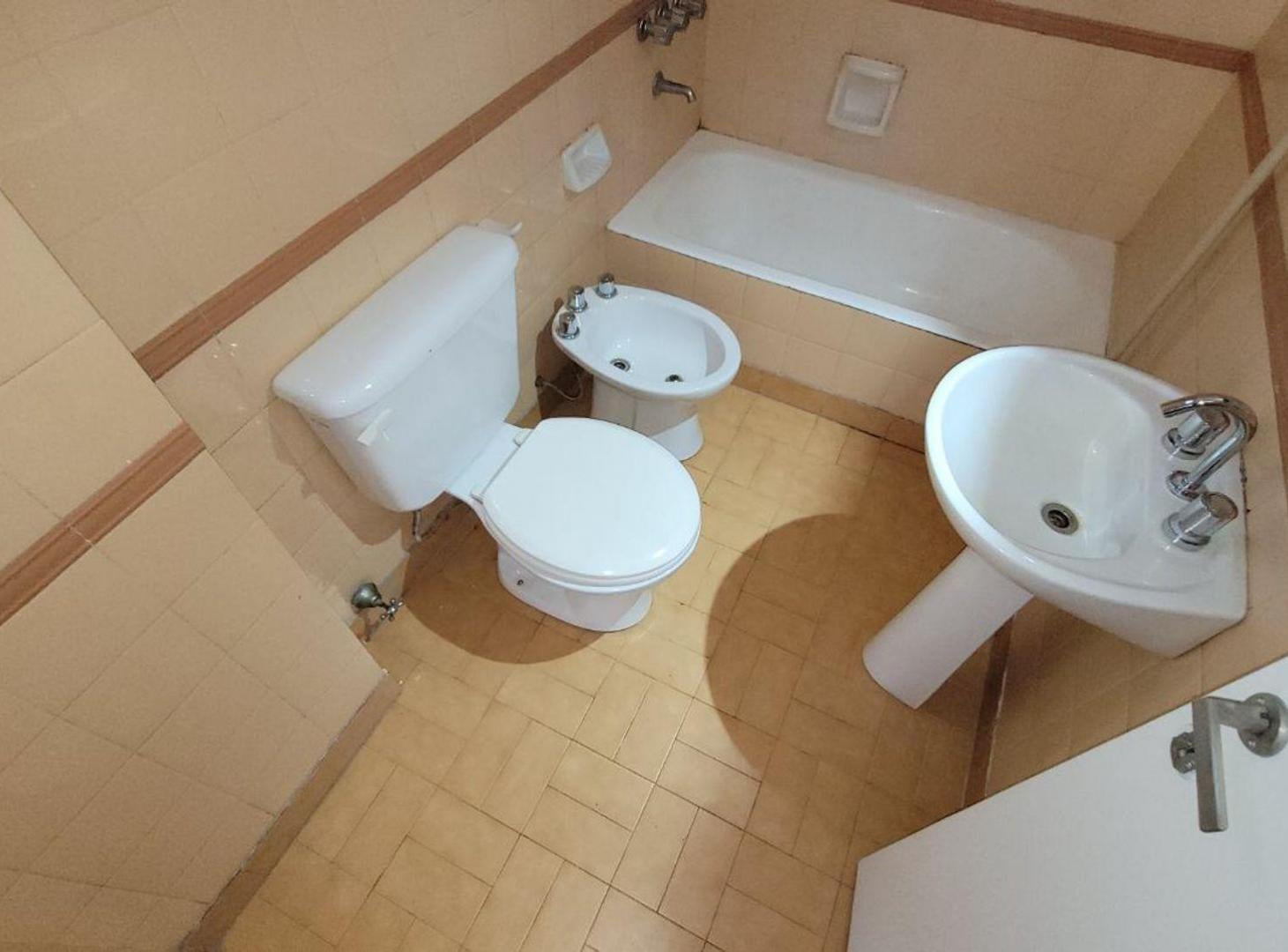 Foto de ALQUILER DEPARTAMENTO 2 AMB. PLAZA CONESA. QUILMES, imagen 5