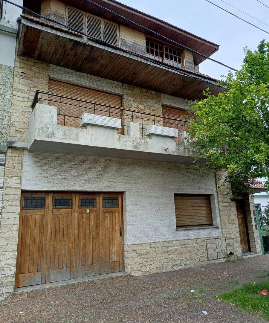 Foto de Venta Casa 7 ambientes con cochera Sarandí, imagen 4