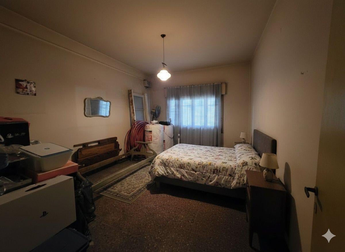 Foto de Venta Casa 7 ambientes con cochera Sarandí, imagen 1