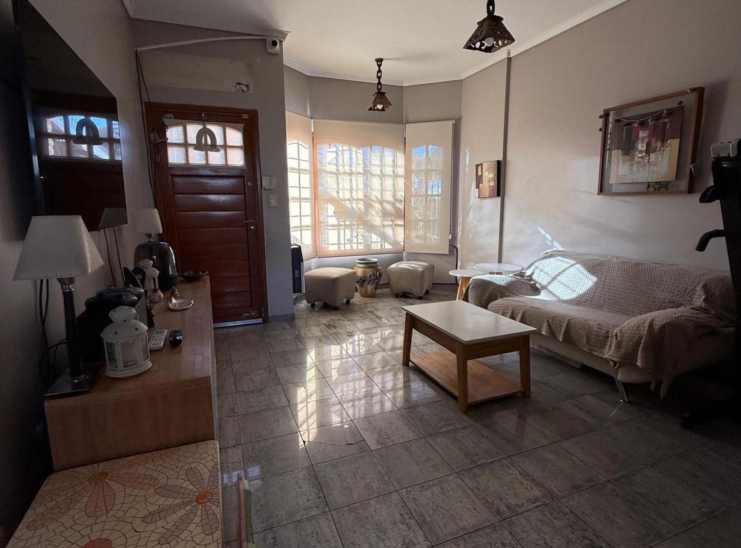 Foto de VENTA DUPLEX 3 AMBIENTES CON COCHERA EN BERNAL, imagen 3
