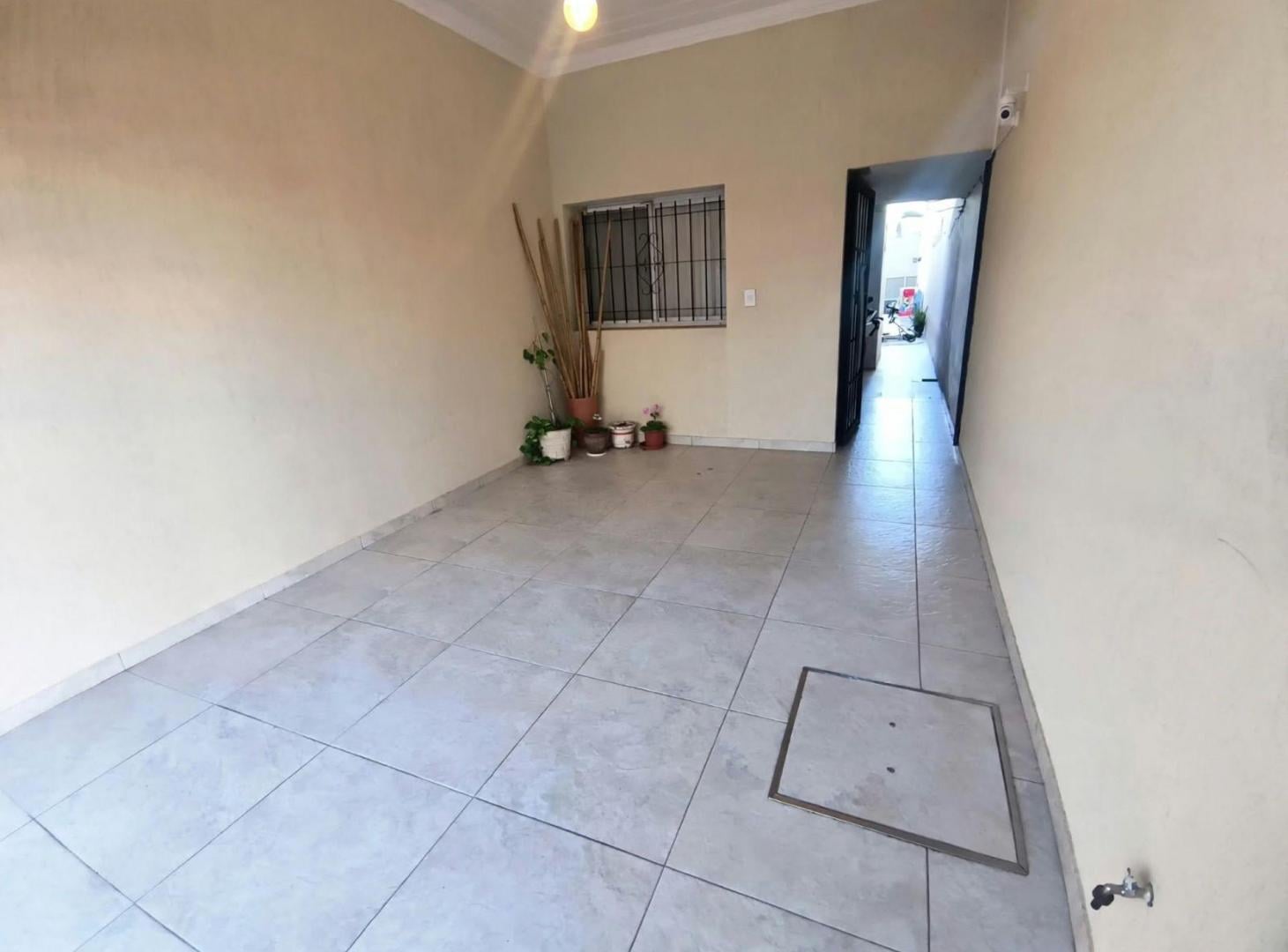 Foto de VENTA CASA 4 AMBIENTES CON COCHERA Y LOCALES, imagen 1