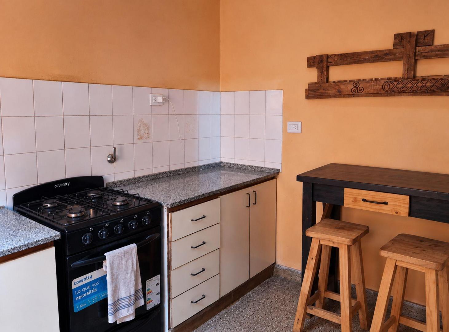 Foto de VENTA CASA 3 AMB. FONDO LIBRE SOLANO-APTO CREDITO, imagen 2