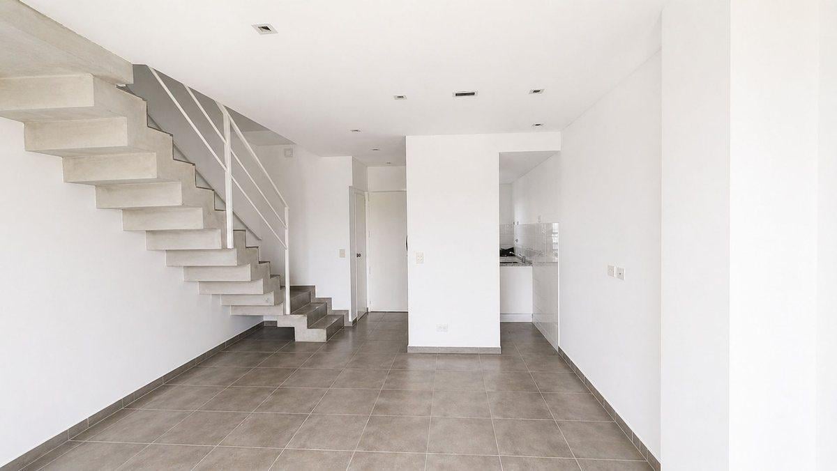 Foto de ALQUILER DEPARTAMENTO 3 AMB BALCÓN COCHERA BERNAL, imagen 5