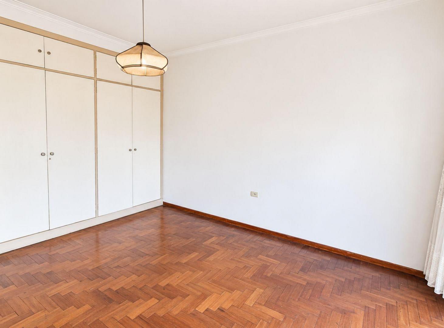 Foto de CASA 4 AMBIENTES CON GARAJE Y PATIO EN QUILMES, imagen 5