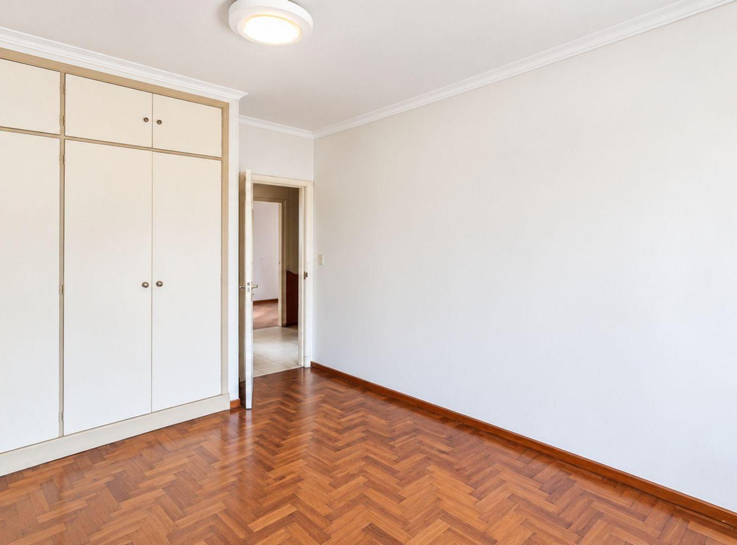 Foto de CASA 4 AMBIENTES CON GARAJE Y PATIO EN QUILMES, imagen 3