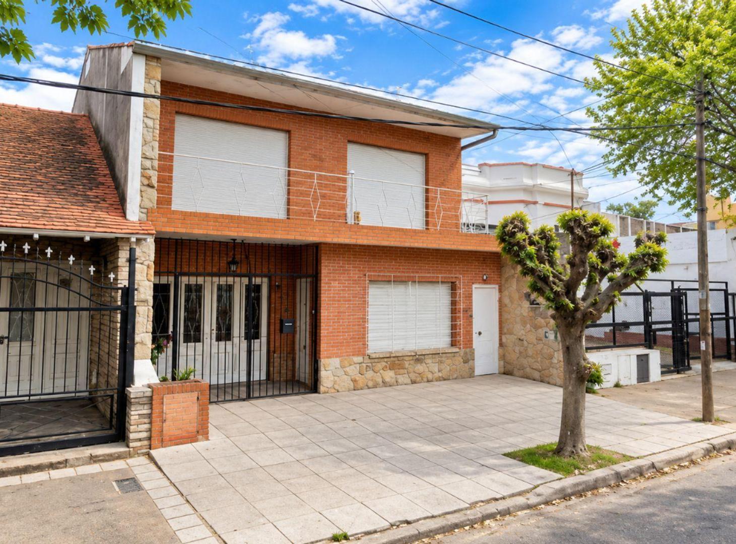Foto de CASA 4 AMBIENTES CON GARAJE Y PATIO EN QUILMES, imagen 1
