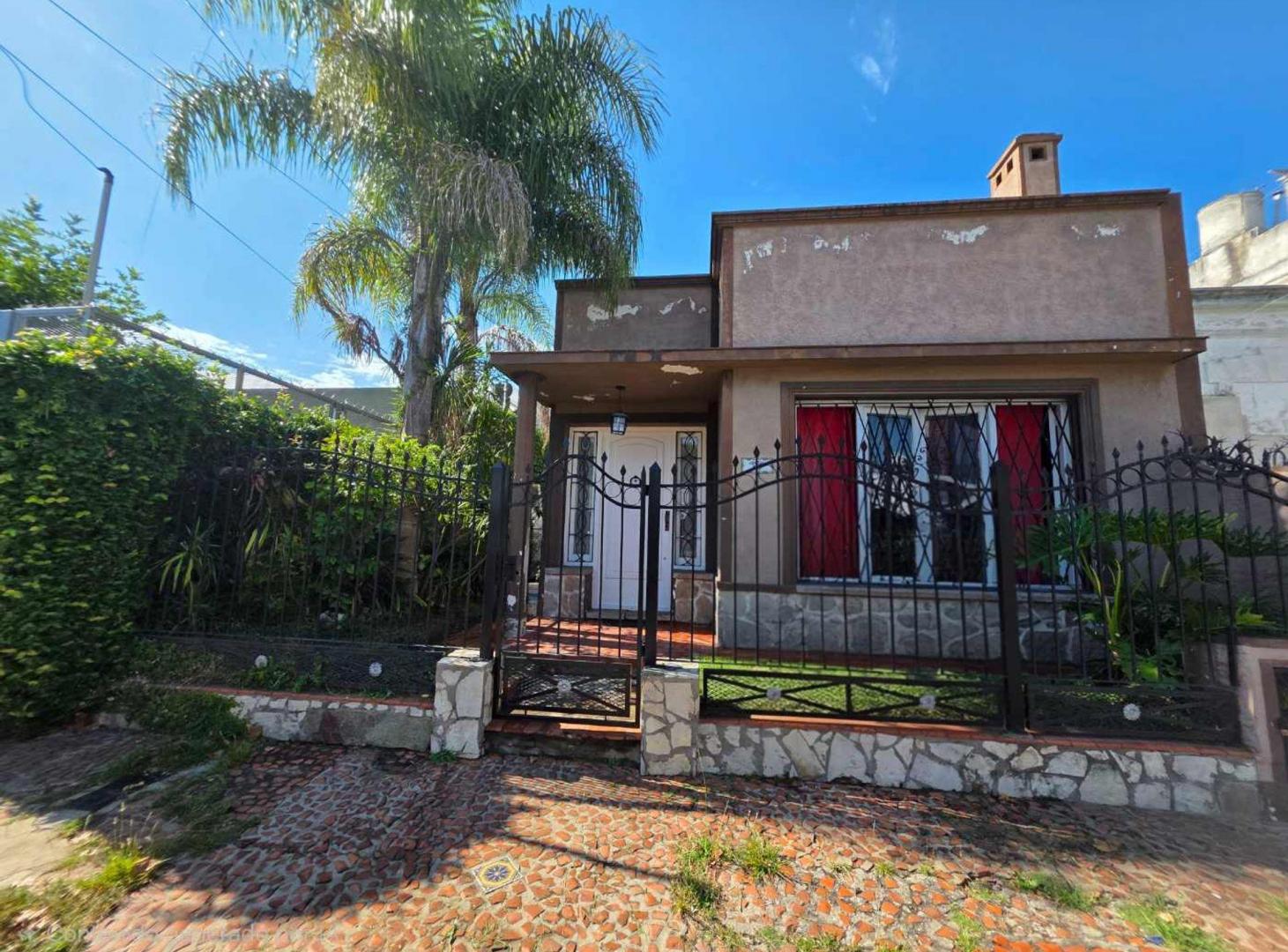 Foto de Venta casa 3 ambientes en Bernal., imagen 1