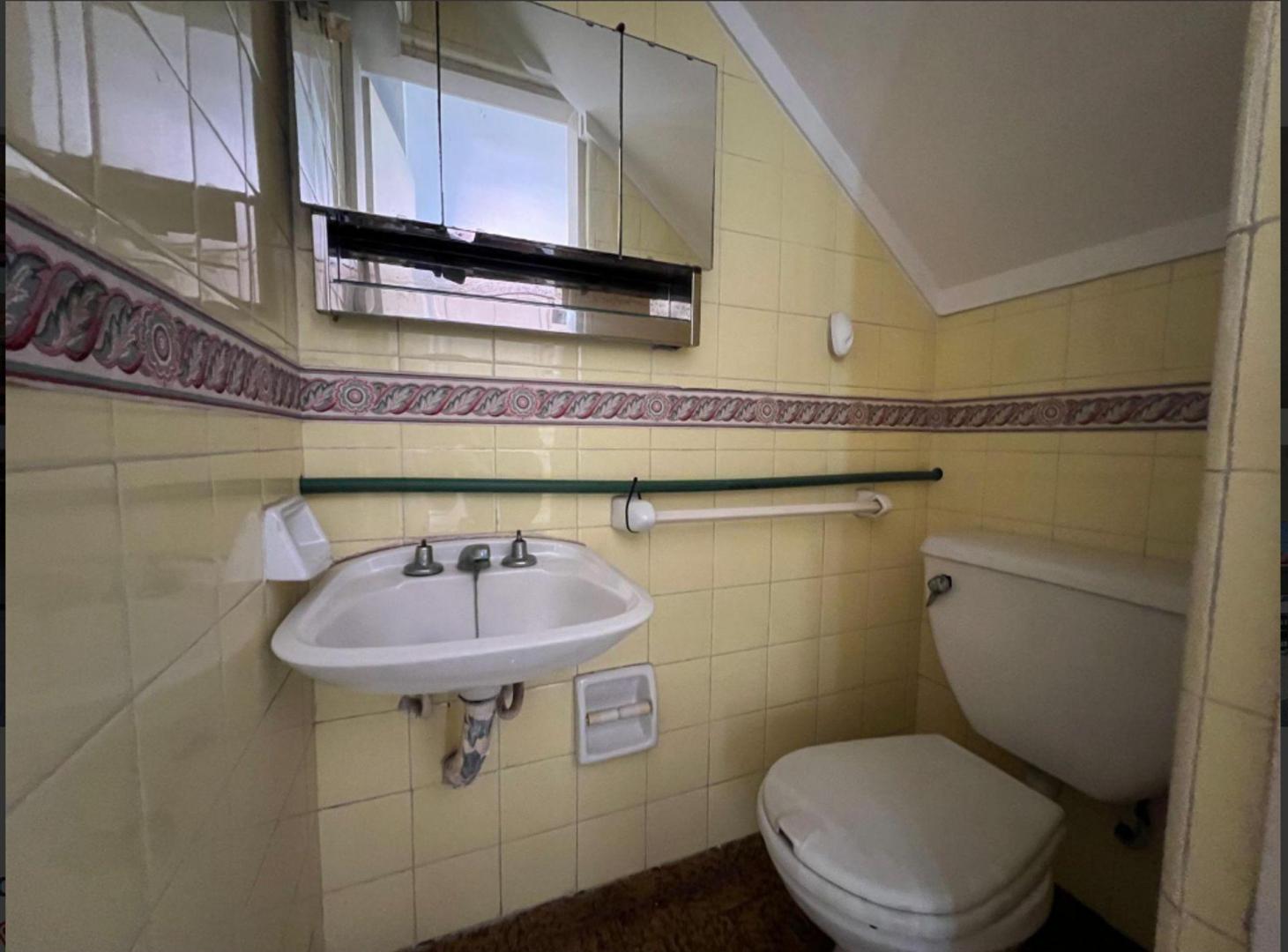 Foto de VENTA | TRÍPLEX 4 AMBIENTES CON TERRAZA – WILDE CE, imagen 3