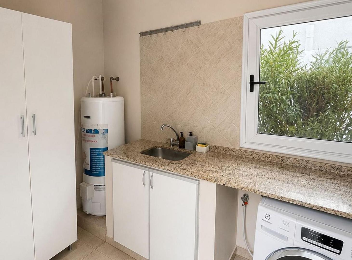 Foto de VENTA CASA DE 4 AMB CON PILETA EN EL GOLF AMOBLADA, imagen 5