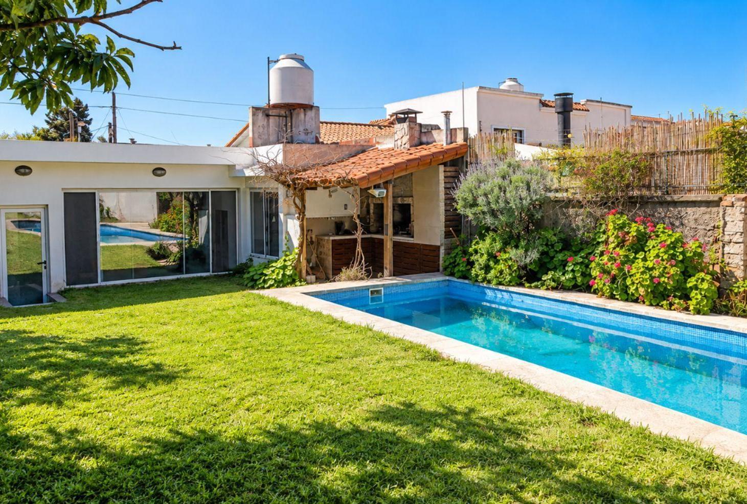 Foto de VENTA CASA 4 AMBIENTES PILETA BARRIO PARQUE BERNAL, imagen 5