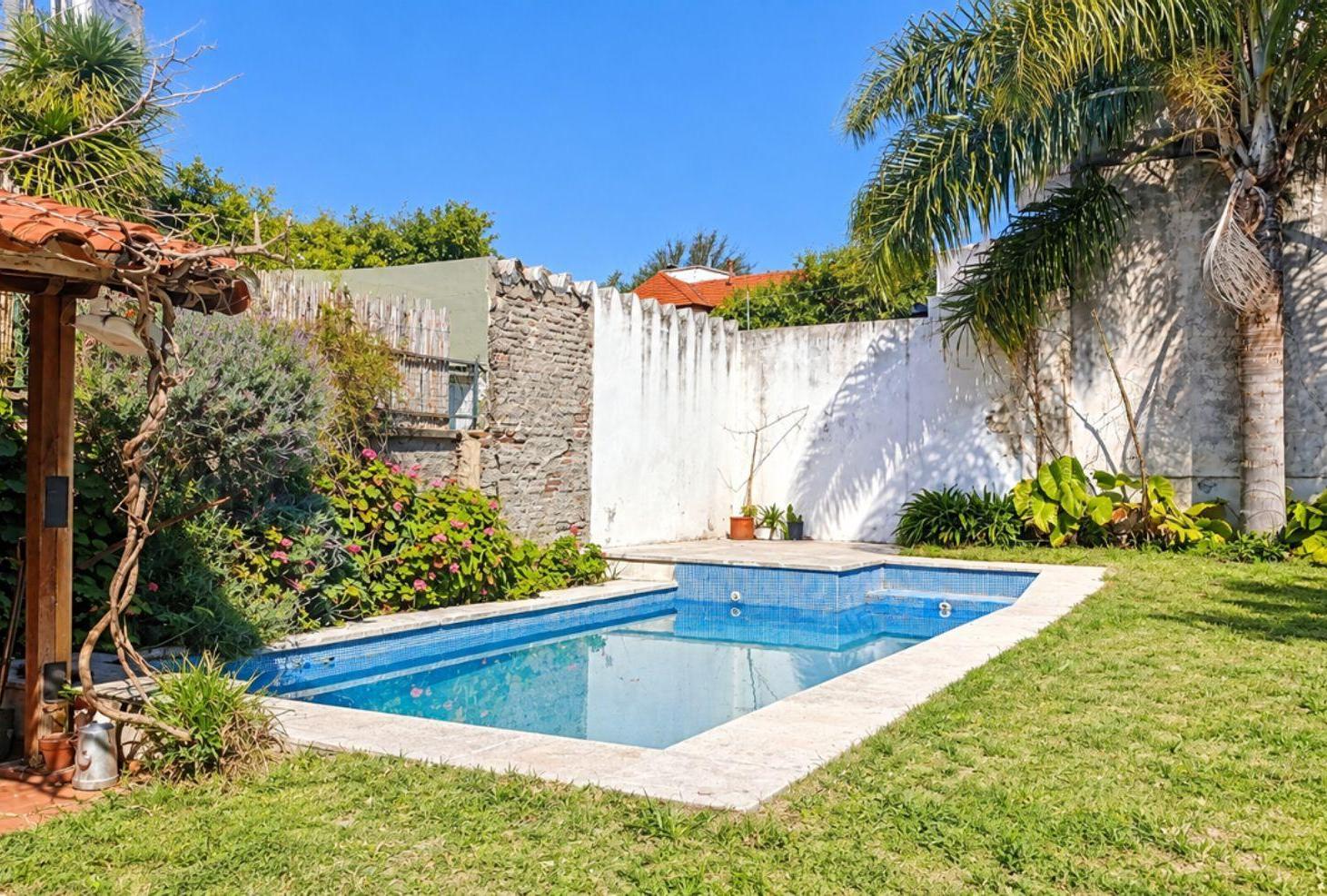 Foto de VENTA CASA 4 AMBIENTES PILETA BARRIO PARQUE BERNAL, imagen 2