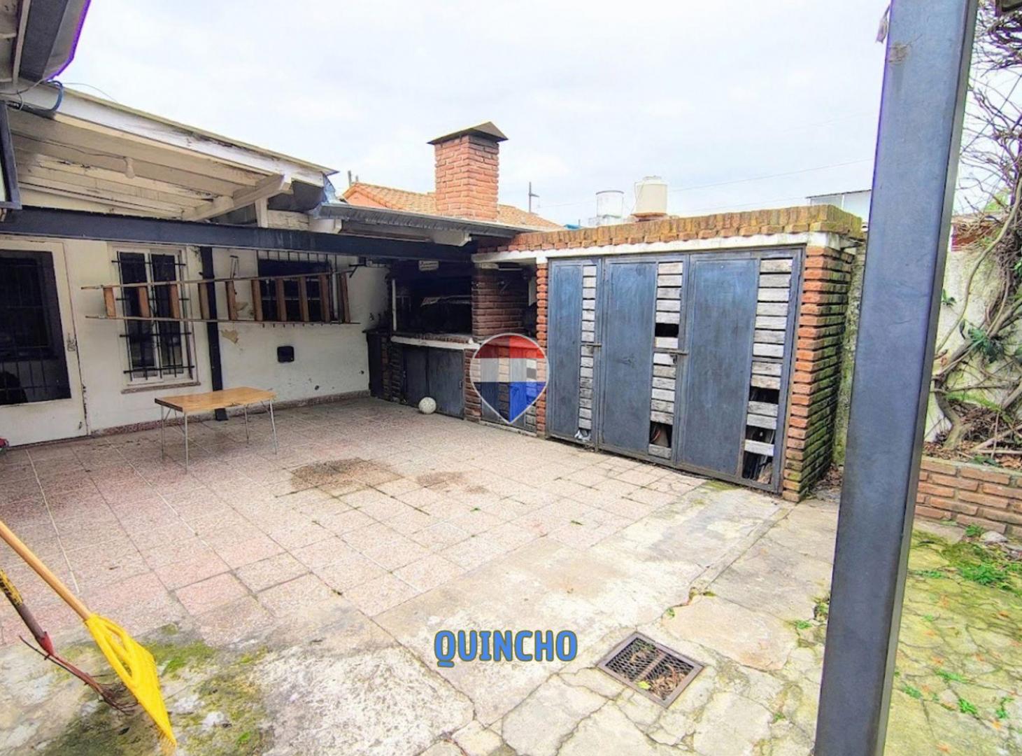 Foto de VENTA CASA 4 AMB. QUILMES F/ LIBRE PILETA 2 LOTES, imagen 2