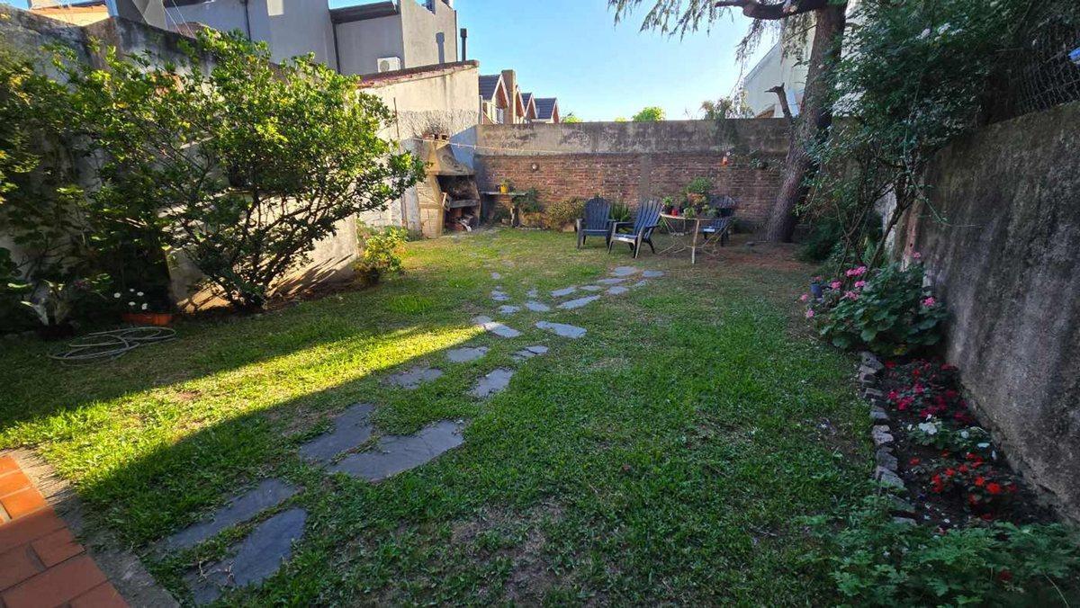 Foto de VENTA CASA 6 AMBIENTES BERNAL CENTRO, imagen 2