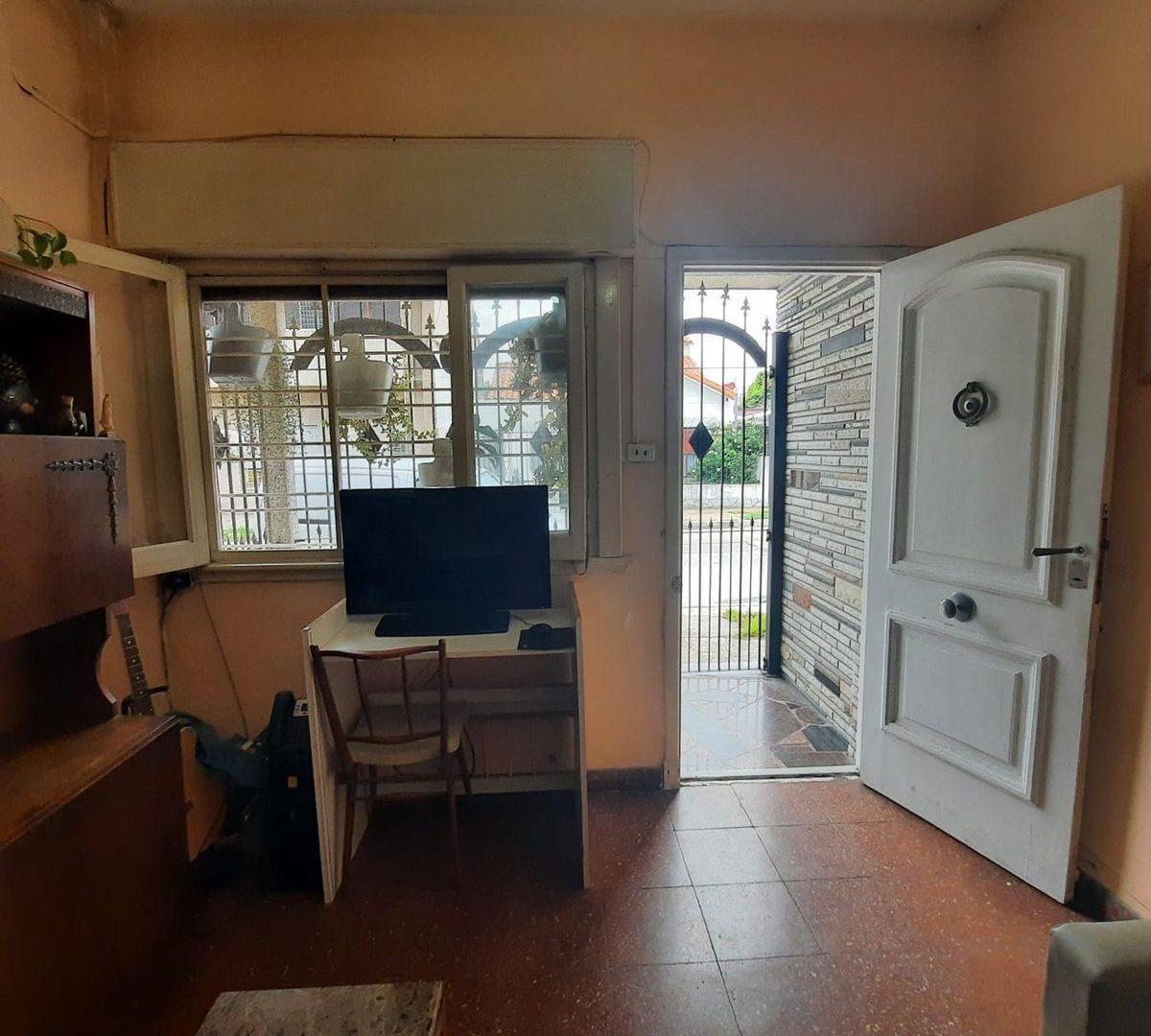 Foto de VENTA PH 3 AMBIENTES AL FRENTE C/ PATIO BERNAL, imagen 3