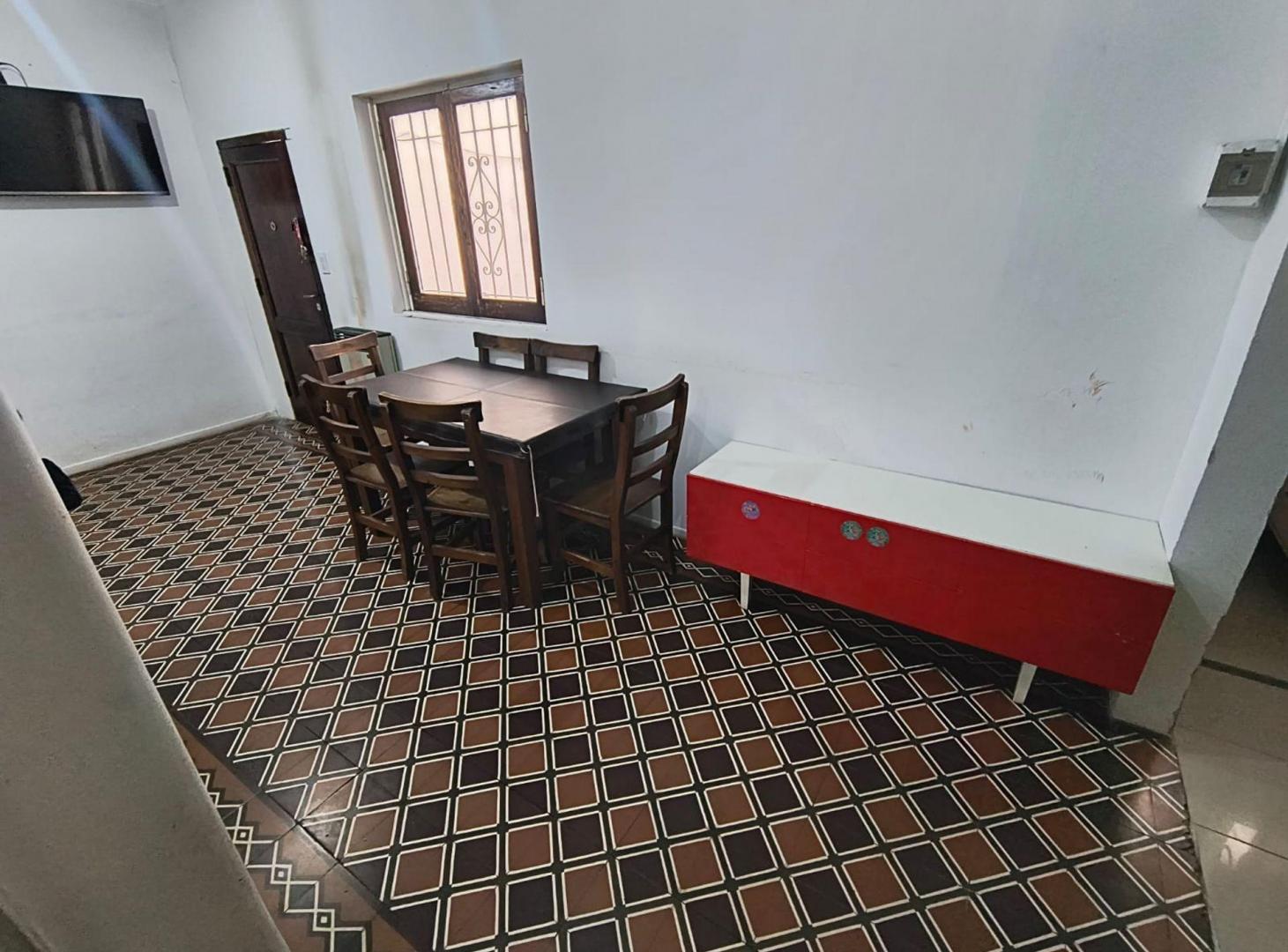 Foto de VENTA CASA 4 AMBIENTES CON COCHERA Y LOCALES, imagen 2