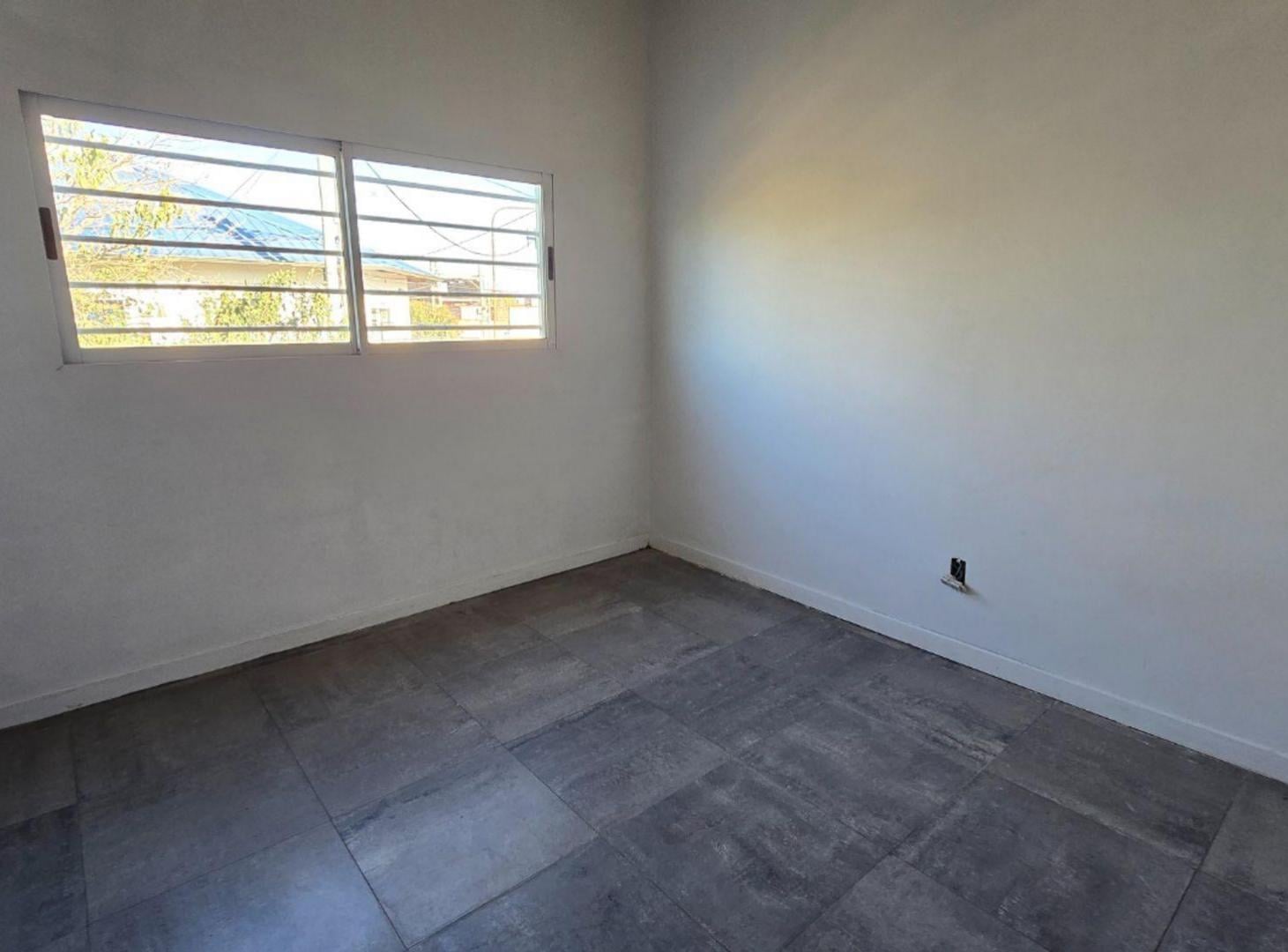 Foto de VENTA EN BLOCK 1 LOCAL Y 3 DTOS SOLANO OPORTUNIDAD, imagen 4