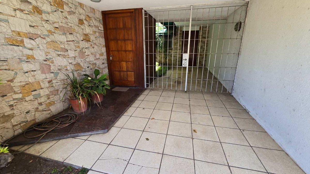 Foto de VENTA CASA 5 AMB CON PARQUE, COCHE Y QUINCH BERNAL, imagen 3