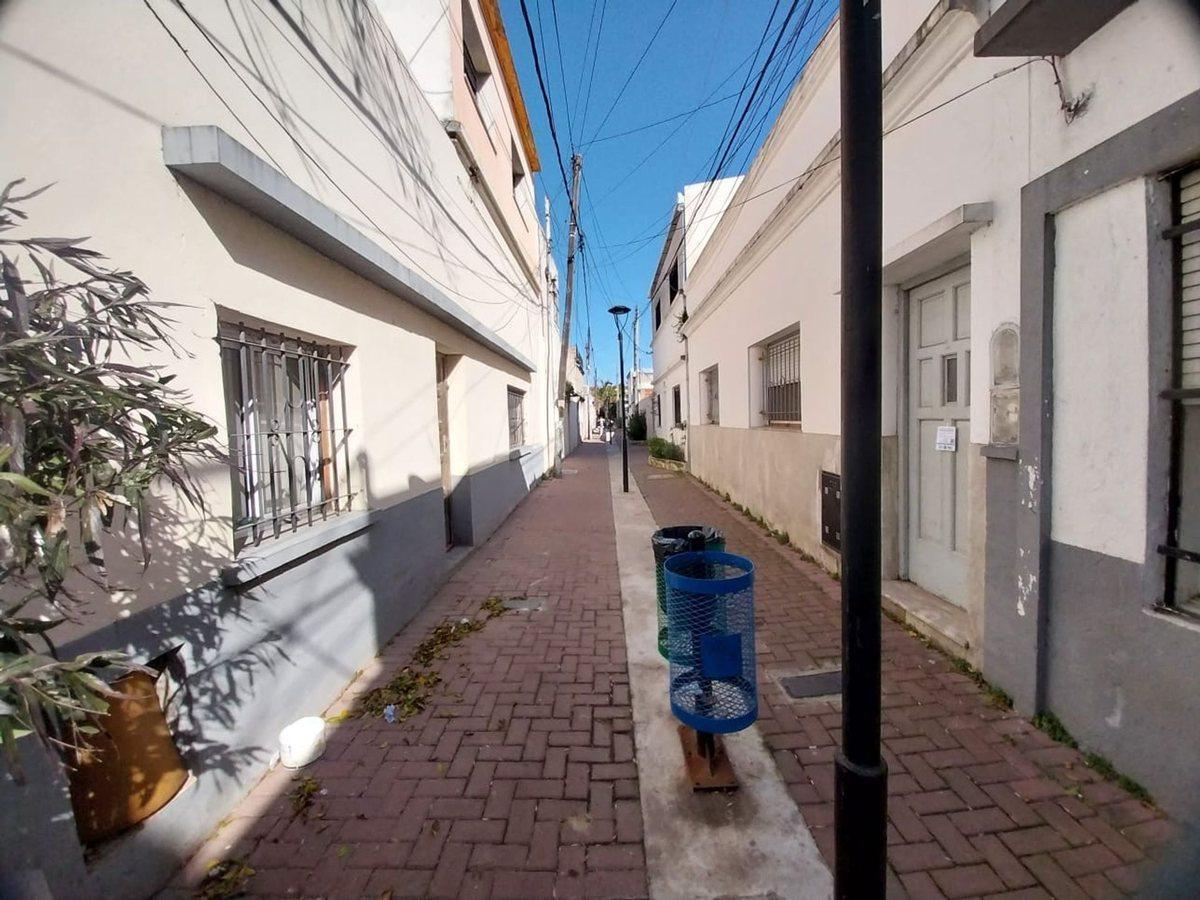 Foto de VENTA CASA 4 AMBIENTES CON PATIO SARANDI, RECICLAR, imagen 3