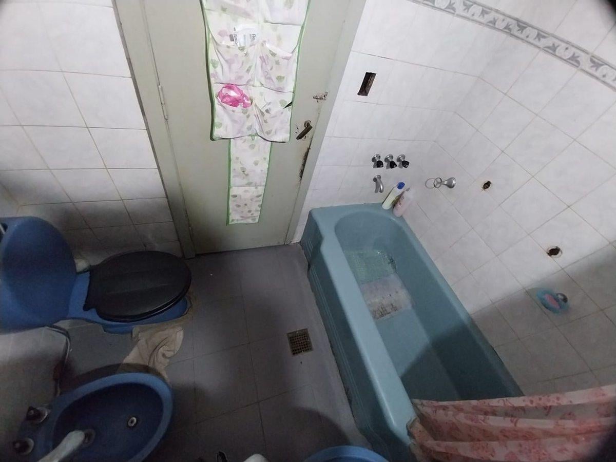 Foto de VENTA CASA 4 AMBIENTES CON PATIO SARANDI, RECICLAR, imagen 4