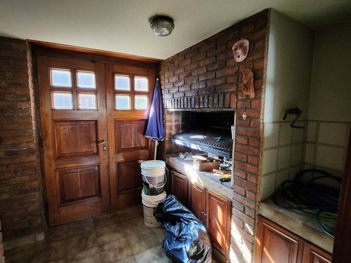 Foto de VENTA CASA 5AMB BARRIO PARQUE BERNAL PATIO COCHERA, imagen 5
