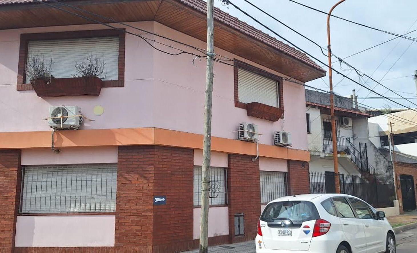 Foto de VENTA CASA 3 AMBIENTES C/COCHERA BERNAL ESTE, imagen 1